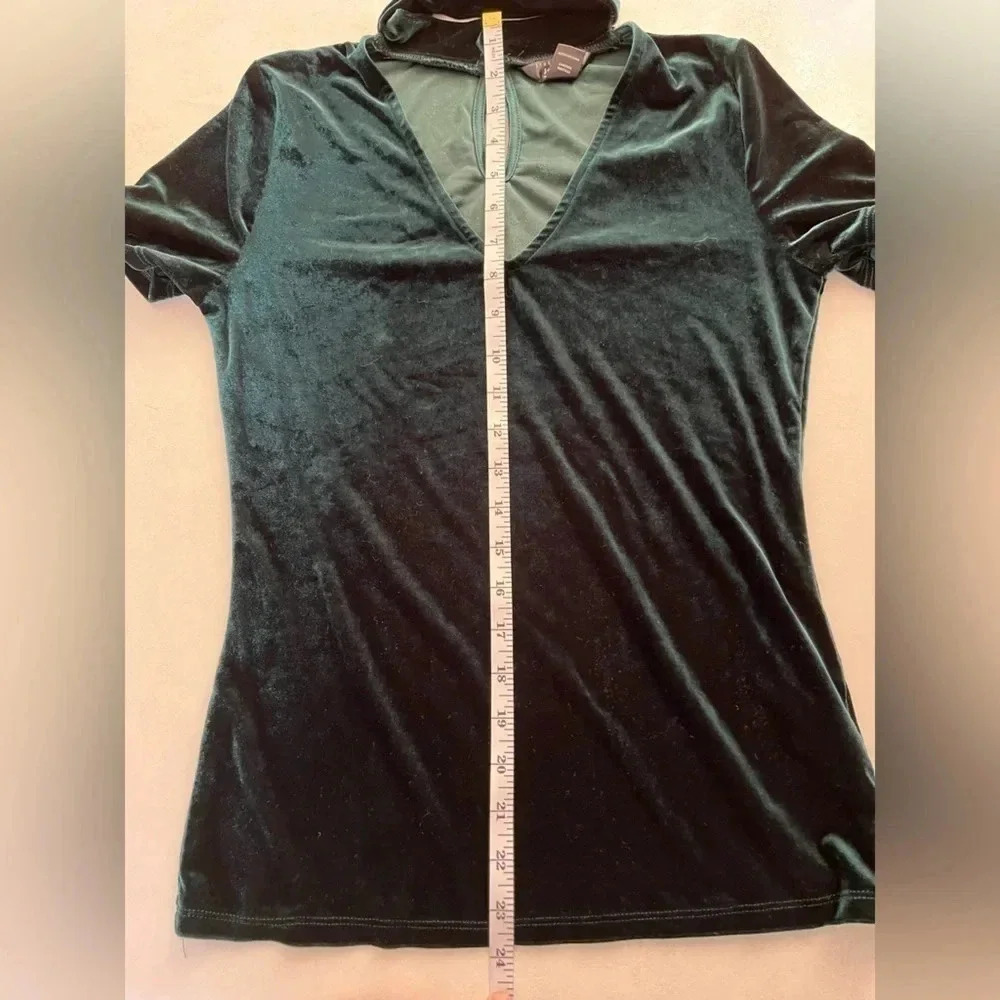 Streetwear Society/ 🌳 Forest green  velvet choker t-shirt/ Size US M - Picture 10 of 12